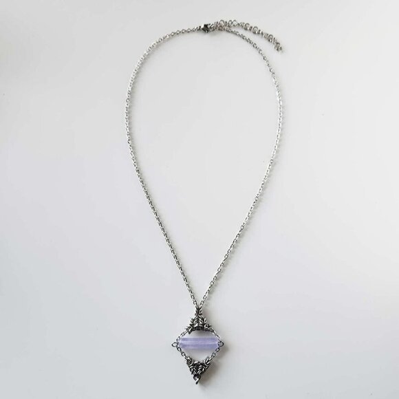 Gothic fairy purple diamond-shape necklace with a small silver chain - Picture 5 of 9
